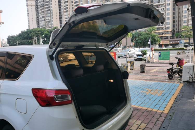 Used Lifan Auto Xuanlang 2017 1.8L Manual Elite Model Trunk
