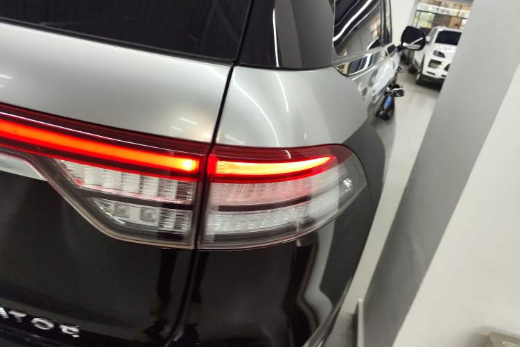 Used Lincoln Aviator 2020 3.0T V6 All-Wheel Drive Executive Version Exterior 6