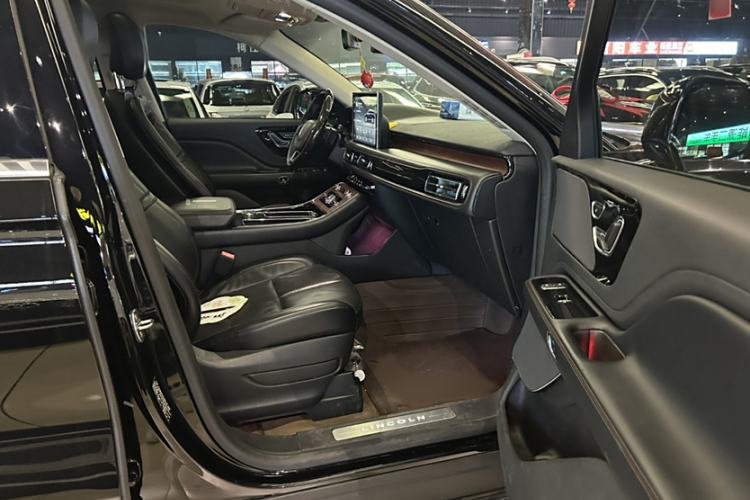 Used Lincoln Aviator 2020 3.0T V6 Four-Wheel Drive Premium Edition Interior 3