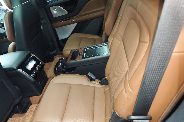 Used Lincoln Aviator 2020 3.0T V6 All-Wheel Drive Executive Version Interior 4