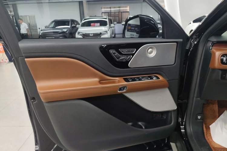 Used Lincoln Aviator 2020 3.0T V6 All-Wheel Drive Executive Version Interior 7