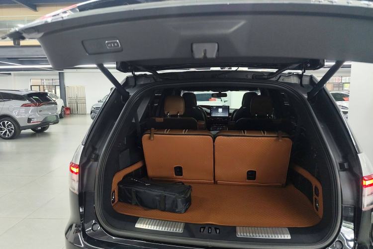 Used Lincoln Aviator 2020 3.0T V6 All-Wheel Drive Executive Version Trunk