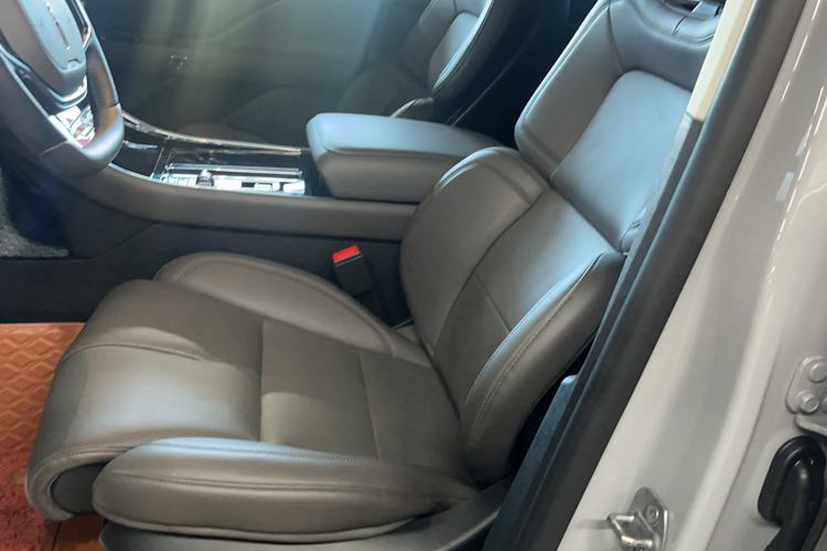 Used Lincoln Aviator 2024 3.0T V6 All-Wheel-Drive Luxury Edition Six Seats Left Front Seat