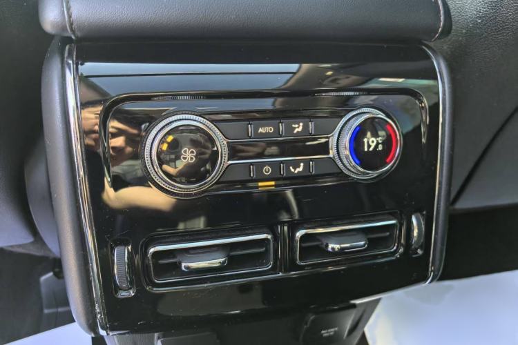 Used Lincoln Aviator 2020 3.0T V6 Four-Wheel Drive Premium Edition Audio And AC Panel