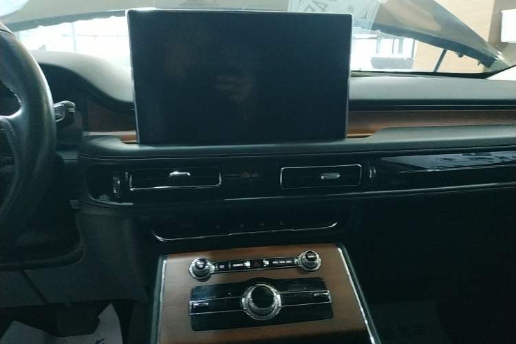 Used Lincoln Aviator 2020 3.0T V6 Four-Wheel Drive Premium Edition Audio And AC Panel