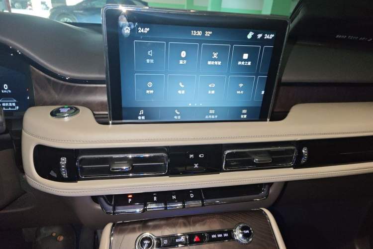 Used Lincoln Aviator 2020 3.0T V6 All-Wheel-Drive Premium Edition Audio And AC Panel