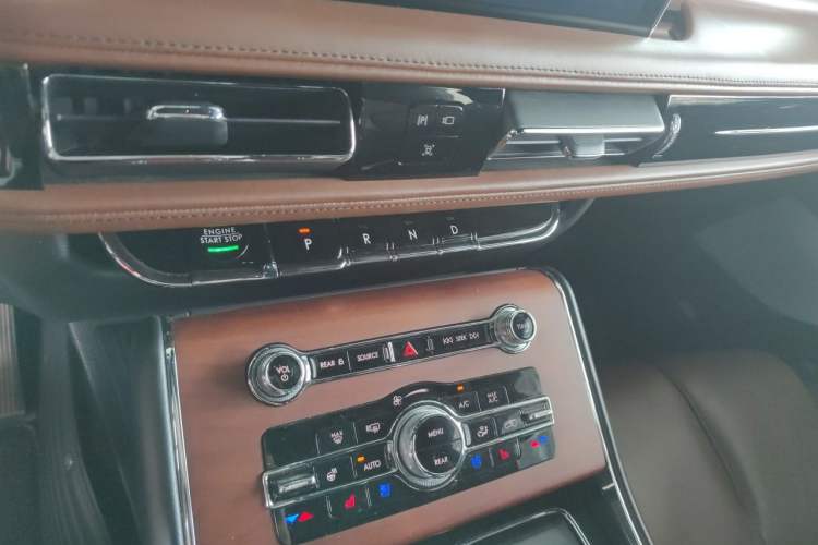 Used Lincoln Aviator 2020 3.0T V6 All-Wheel Drive Executive Version Audio And AC Panel