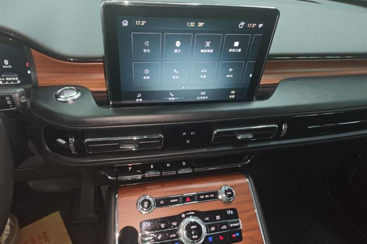 Used Lincoln Aviator 2020 3.0T V6 All-Wheel-Drive Premium Edition Audio And AC Panel