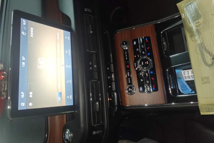 Used Lincoln Aviator 2020 3.0T V6 All-Wheel-Drive Luxury Edition Audio And AC Panel