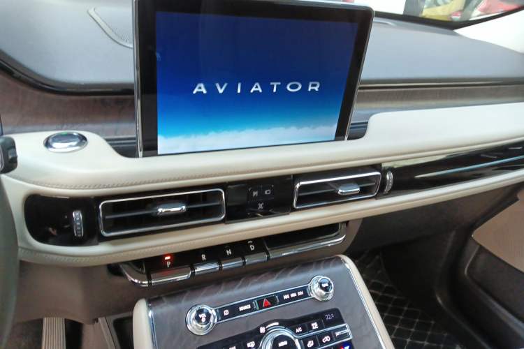 Used Lincoln Aviator 2020 3.0T V6 All-Wheel-Drive Premium Edition Audio And AC Panel