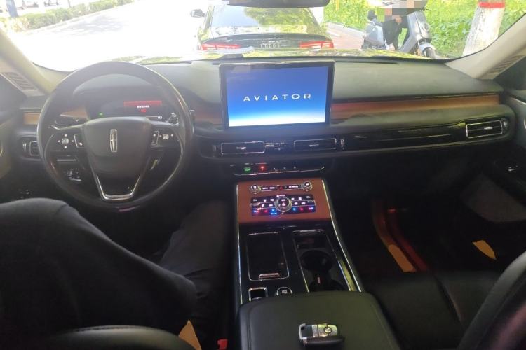 Used Lincoln Aviator 2020 3.0T V6 All-Wheel Drive Executive Version Center Console