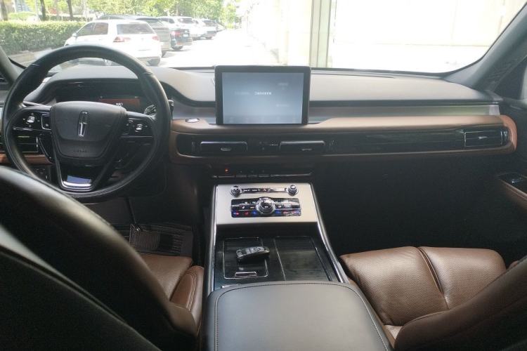 Used Lincoln Aviator 2020 3.0T V6 All-Wheel-Drive Luxury Edition Center Console