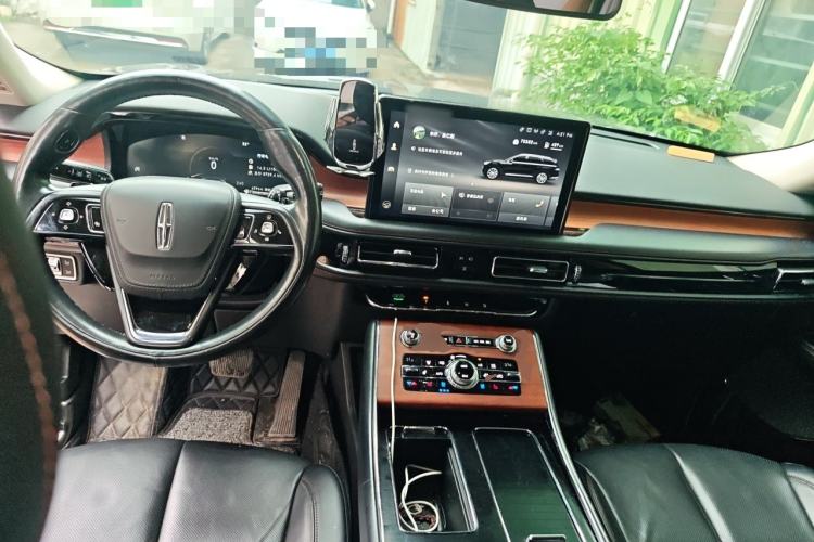 Used Lincoln Aviator 2020 3.0T V6 Four-Wheel Drive Premium Edition Center Console
