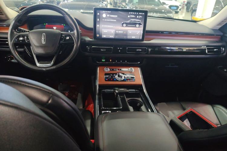 Used Lincoln Aviator 2020 3.0T V6 Four-Wheel Drive Premium Edition Center Console