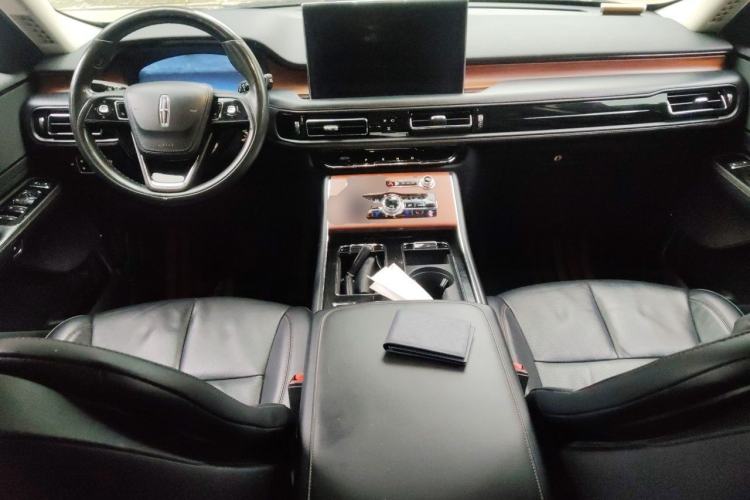Used Lincoln Aviator 2020 3.0T V6 Four-Wheel Drive Premium Edition Center Console