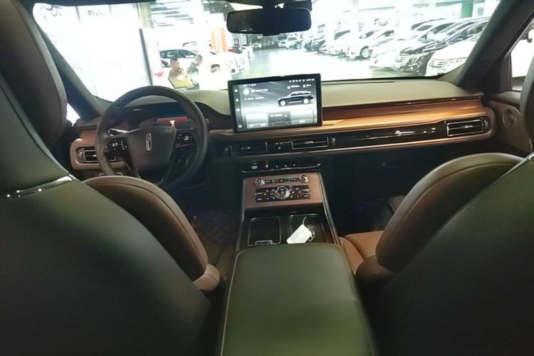Used Lincoln Aviator 2020 3.0T V6 All-Wheel Drive Executive Version Center Console
