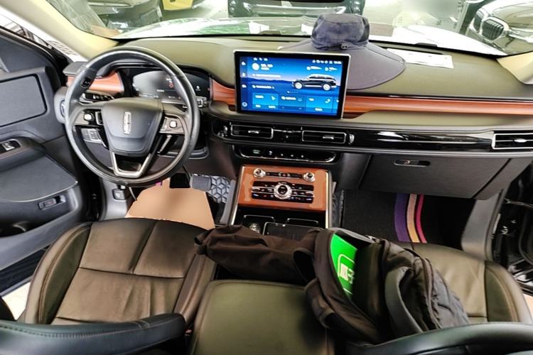 Used Lincoln Aviator 2020 3.0T V6 Four-Wheel Drive Premium Edition Center Console