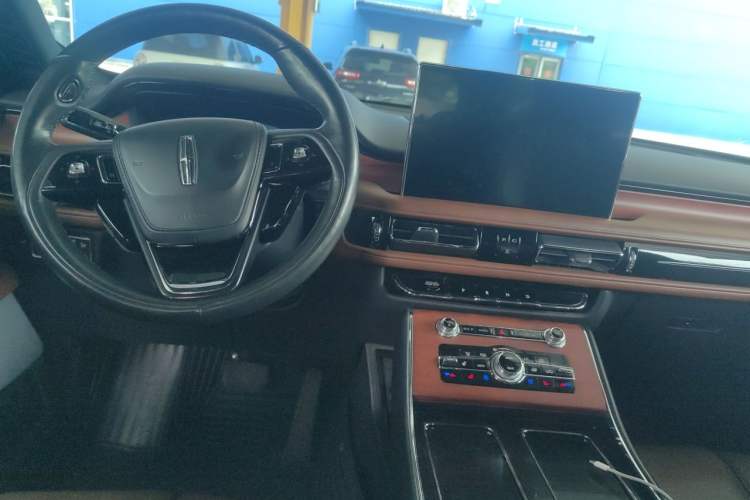 Used Lincoln Aviator 2020 3.0T V6 All-Wheel Drive Executive Version Center Console