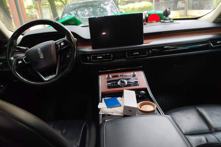 Used Lincoln Aviator 2020 3.0T V6 Four-Wheel Drive Premium Edition Center Console