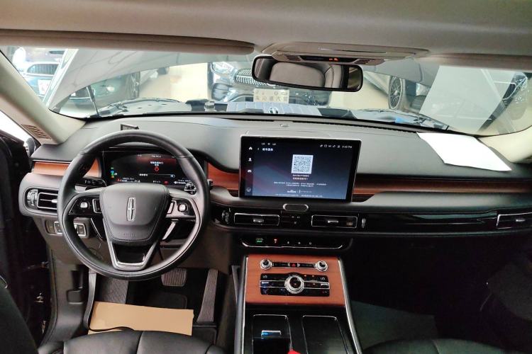 Used Lincoln Aviator 2020 3.0T V6 Four-Wheel Drive Premium Edition Center Console
