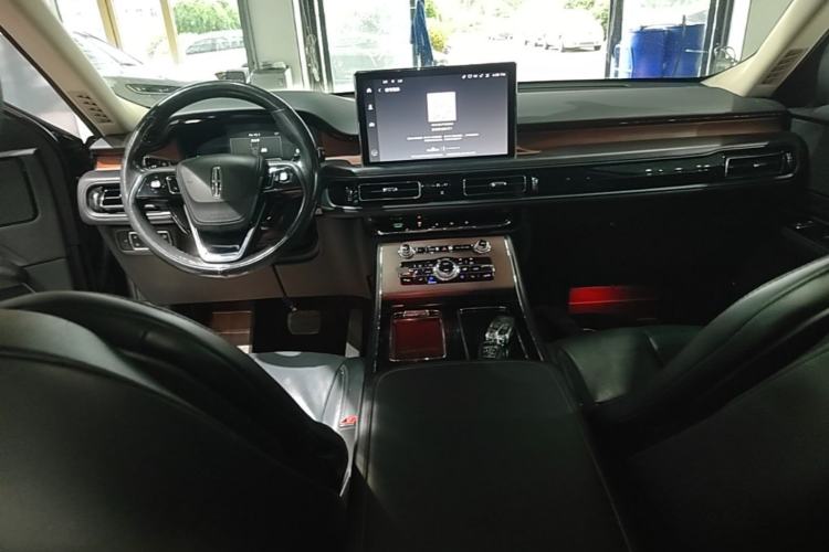 Used Lincoln Aviator 2020 3.0T V6 Four-Wheel Drive Premium Edition Center Console