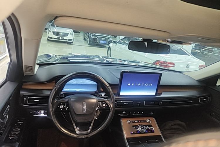 Used Lincoln Aviator 2020 3.0T V6 Four-Wheel Drive Premium Edition Center Console