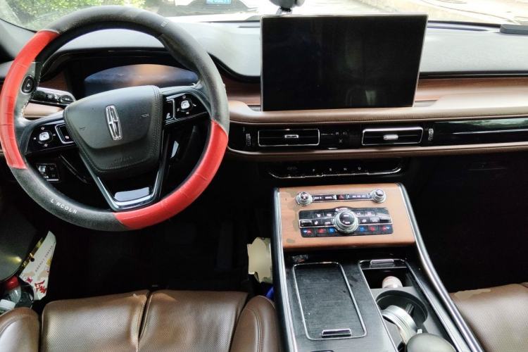 Used Lincoln Aviator 2020 3.0T V6 All-Wheel Drive Executive Version Center Console