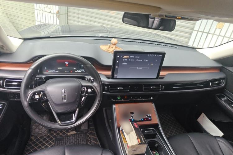Used Lincoln Aviator 2020 3.0T V6 Four-Wheel Drive Premium Edition Center Console