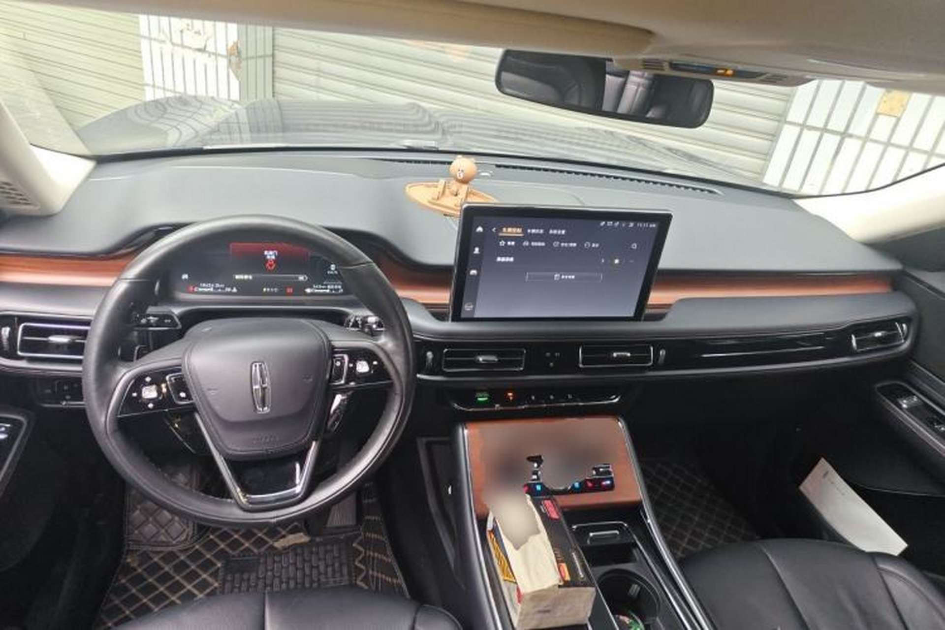 Used Lincoln Aviator 2020 3.0T V6 Four-Wheel Drive Premium Edition Center Console
