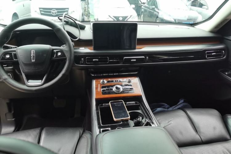Used Lincoln Aviator 2020 3.0T V6 All-Wheel-Drive Luxury Edition Center Console