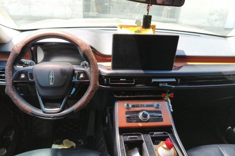 Used Lincoln Aviator 2020 3.0T V6 Four-Wheel Drive Premium Edition Center Console
