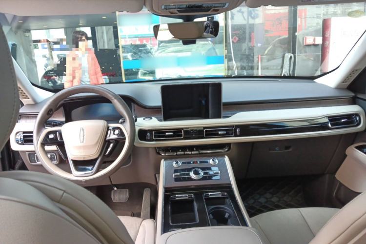 Used Lincoln Aviator 2020 3.0T V6 All-Wheel-Drive Premium Edition Center Console