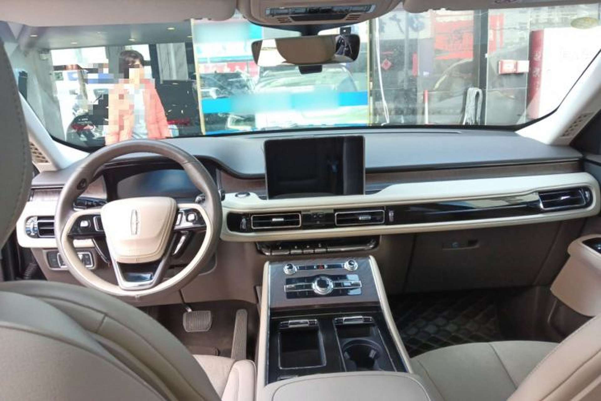 Used Lincoln Aviator 2020 3.0T V6 All-Wheel-Drive Premium Edition Center Console
