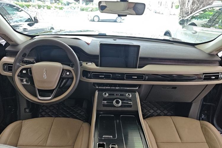 Used Lincoln Aviator 2020 3.0T V6 All-Wheel-Drive Premium Edition Center Console