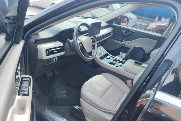Used Lincoln Aviator 2020 3.0T V6 All-Wheel-Drive Premium Edition Driver Seat