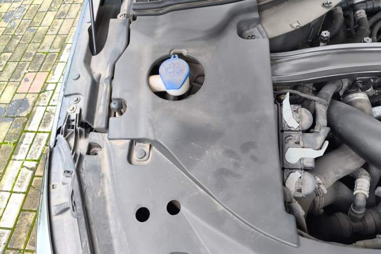 Used Lincoln Aviator 2020 3.0T V6 All-Wheel-Drive Premium Edition Engine Bay Right