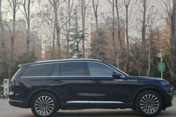Used Lincoln Aviator 2020 3.0T V6 All-Wheel-Drive Luxury Edition Exterior 2