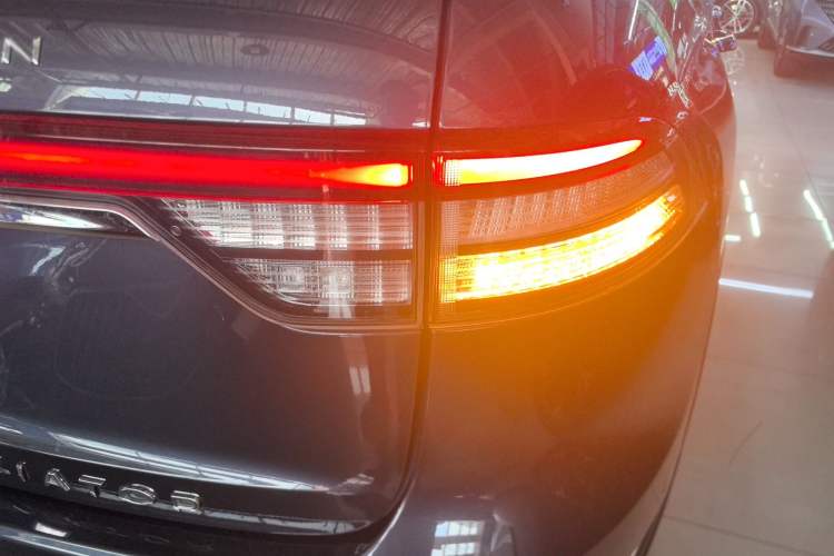 Used Lincoln Aviator 2020 3.0T V6 All-Wheel Drive Executive Version Exterior 3