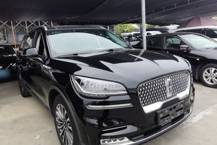Used Lincoln Aviator 2020 3.0T V6 All-Wheel-Drive Luxury Edition Front Right 45 Deg
