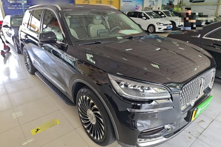 Used Lincoln Aviator 2020 3.0T V6 All-Wheel-Drive Premium Edition Front Right 45 Deg