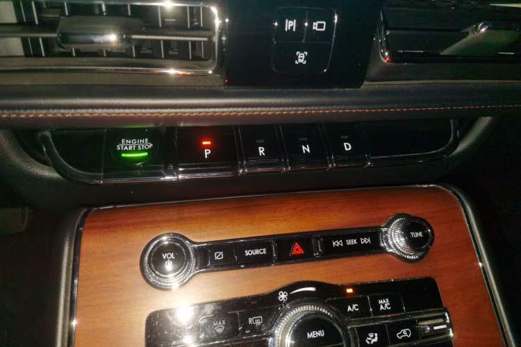 Used Lincoln Aviator 2020 3.0T V6 Four-Wheel Drive Premium Edition Gear Lever