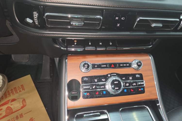 Used Lincoln Aviator 2020 3.0T V6 All-Wheel-Drive Premium Edition Gear Lever