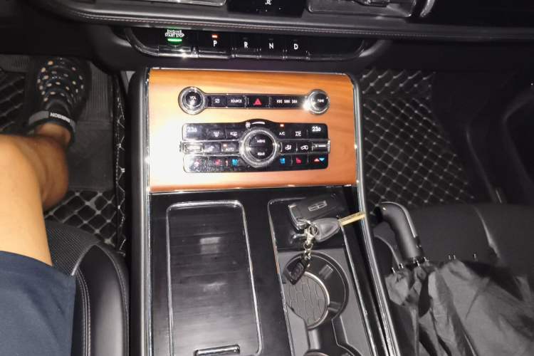 Used Lincoln Aviator 2020 3.0T V6 Four-Wheel Drive Premium Edition Gear Lever
