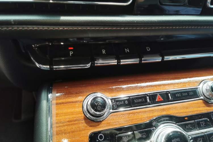 Used Lincoln Aviator 2020 3.0T V6 All-Wheel-Drive Luxury Edition Gear Lever