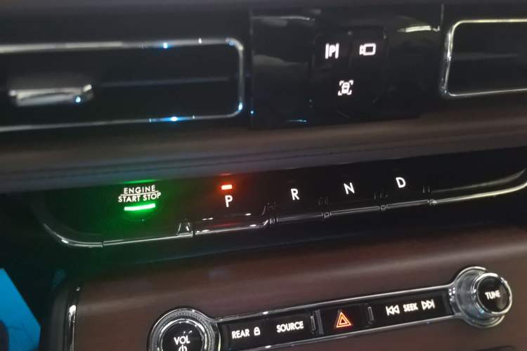 Used Lincoln Aviator 2020 3.0T V6 All-Wheel Drive Executive Version Gear Lever