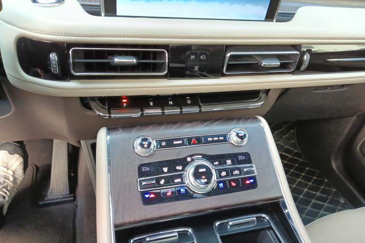 Used Lincoln Aviator 2020 3.0T V6 All-Wheel-Drive Premium Edition Gear Lever