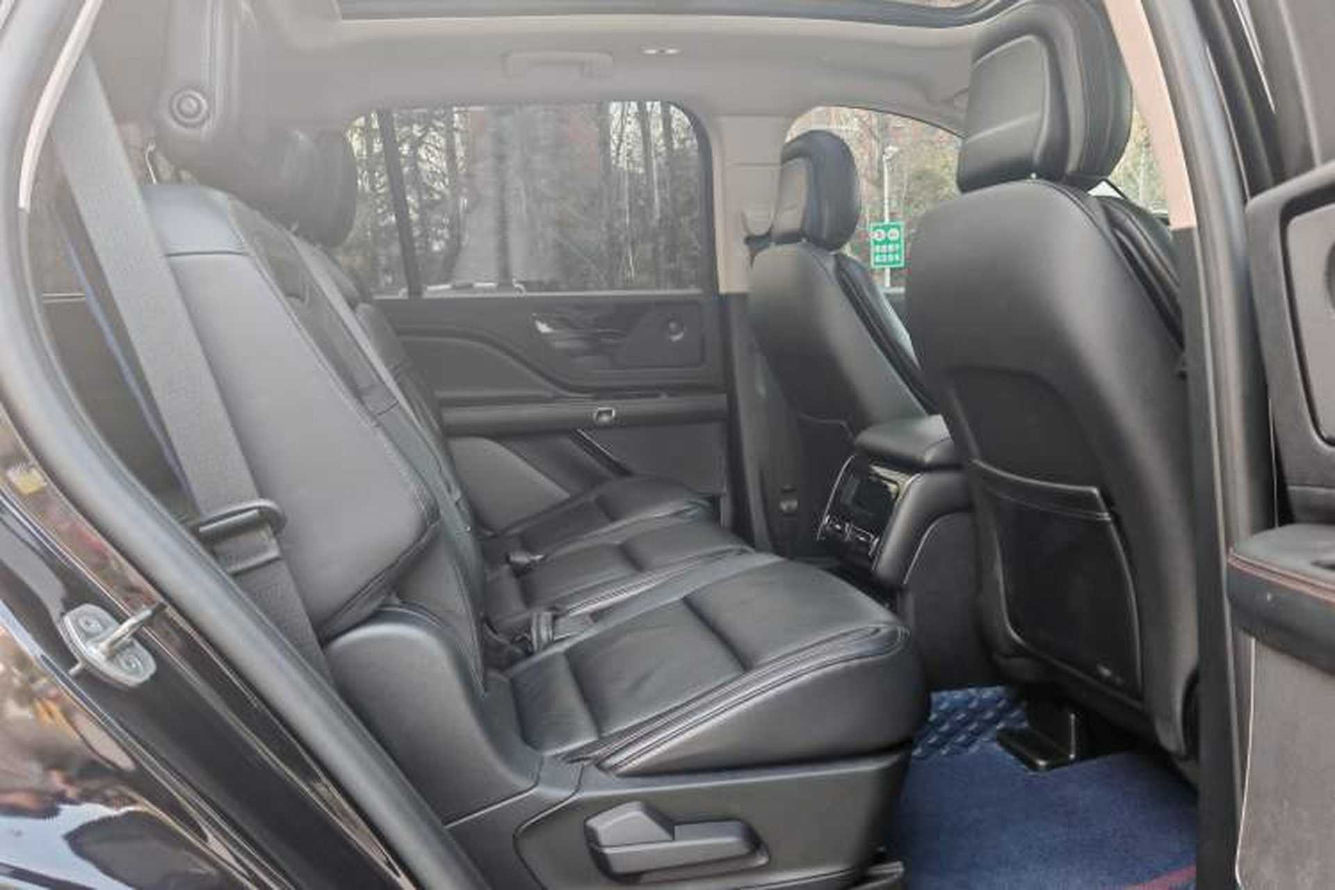 Used Lincoln Aviator 2020 3.0T V6 All-Wheel-Drive Luxury Edition Interior 12
