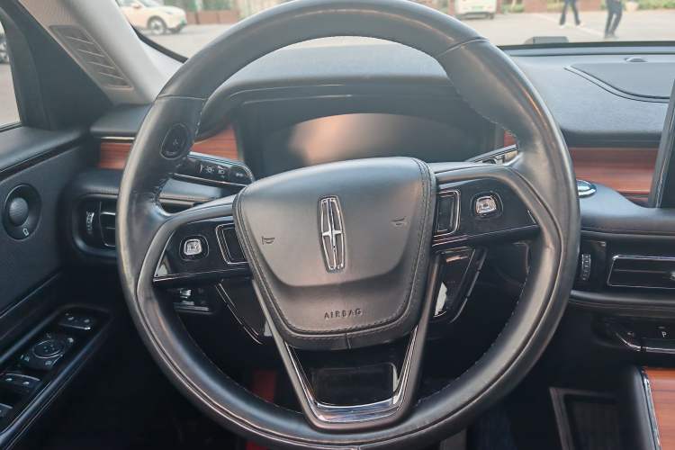 Used Lincoln Aviator 2020 3.0T V6 All-Wheel-Drive Luxury Edition Interior 2