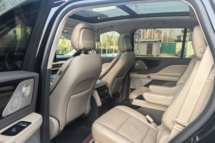Used Lincoln Aviator 2020 3.0T V6 Four-Wheel Drive Premium Edition Interior 2