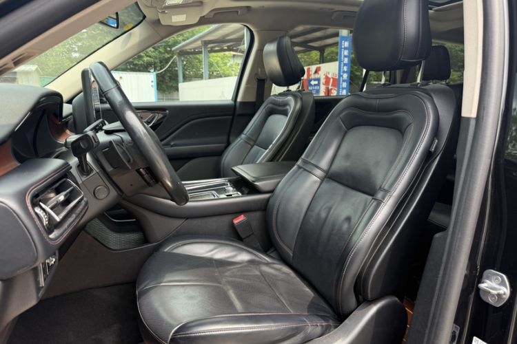 Used Lincoln Aviator 2020 3.0T V6 Four-Wheel Drive Premium Edition Interior 3